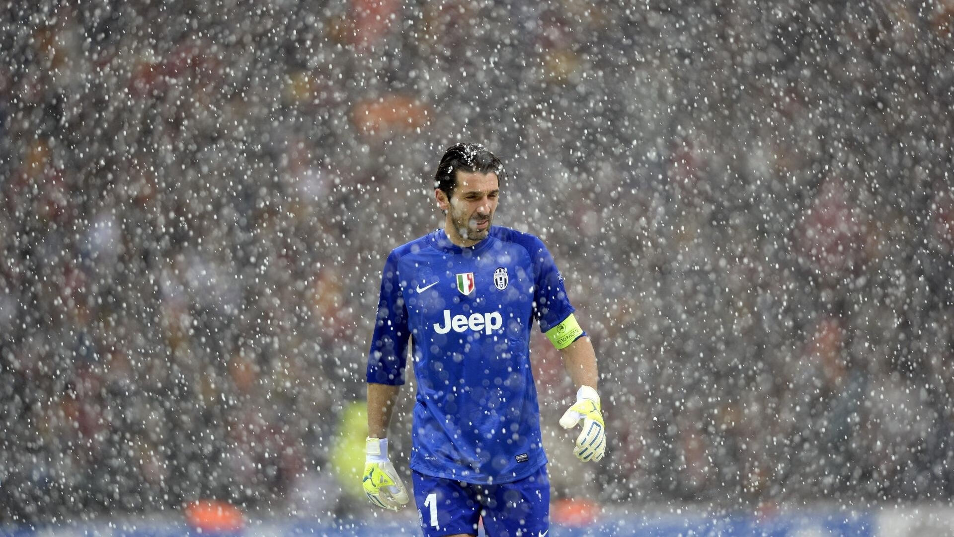 “快艇冲浪激战东三叉湖,速度与激情并存”