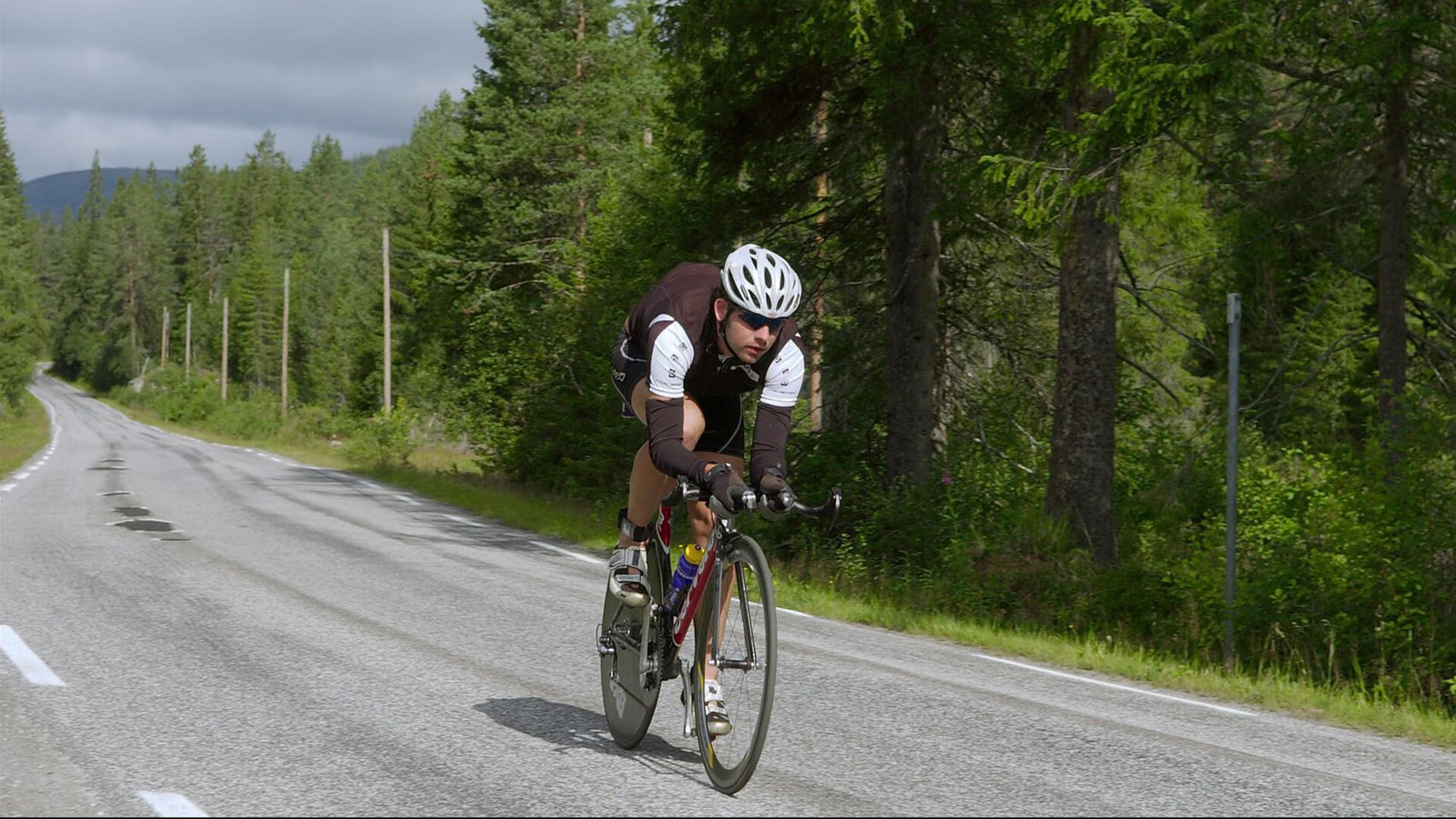 “宽板滑水:马鞍山赛场成为全球水上运动新地标”